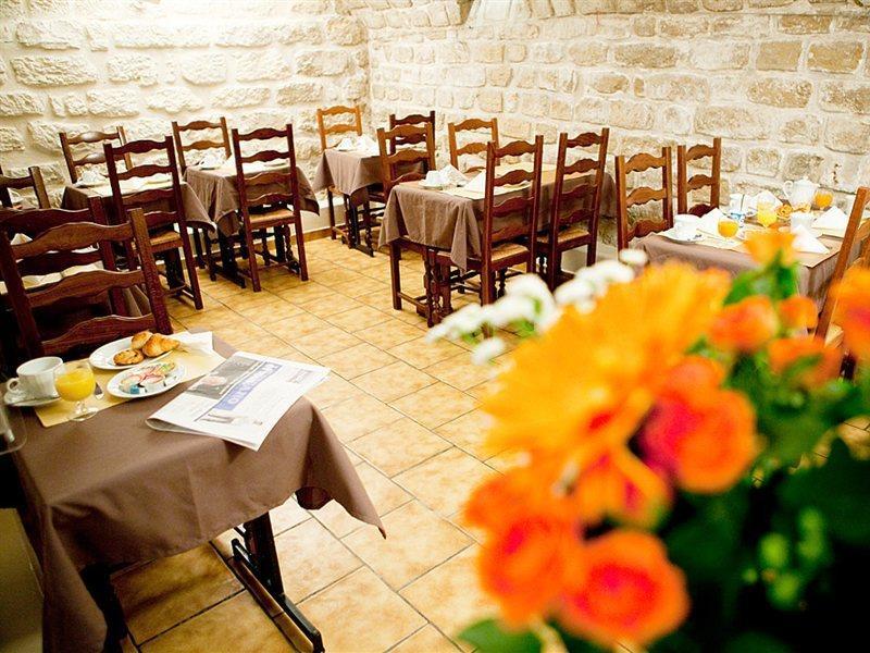 Hotel Logis Jardin De Villiers Parigi